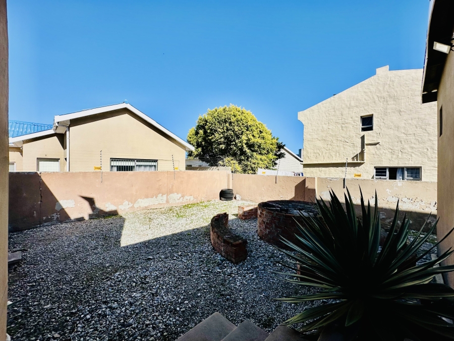 4 Bedroom Property for Sale in Perlemoenbaai Western Cape